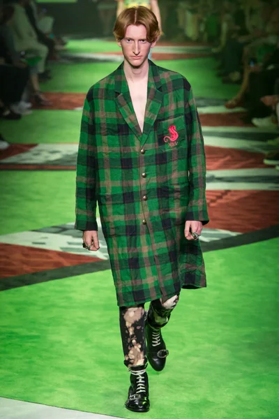 Look 43
